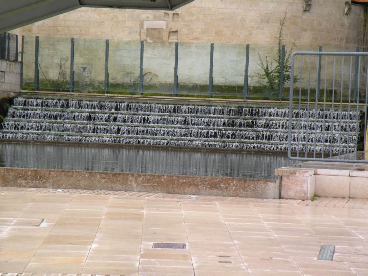  plan d'eau et petites cascades, cité judiciaire